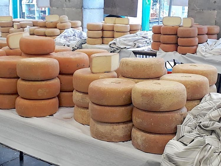 120 FROMAGES – La Foire d’Oloron propose un concours très prisé